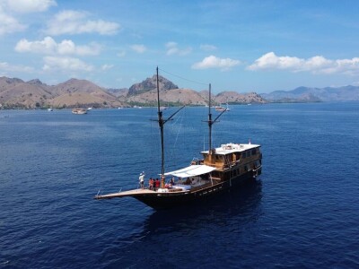 Black-Beard-Phinisi-Boat